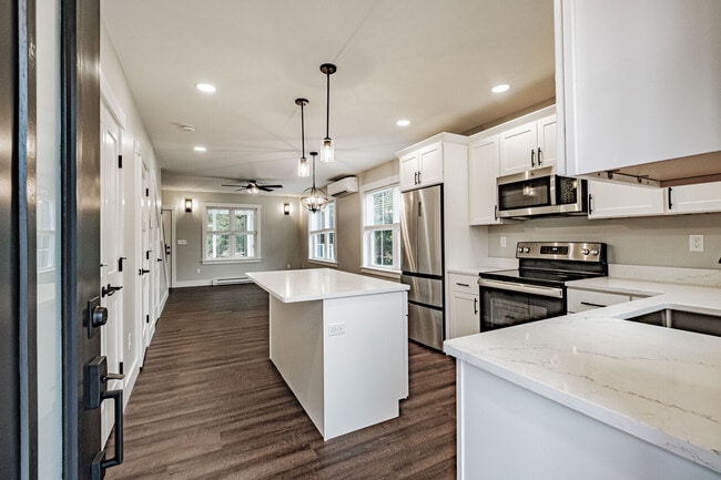 Building Photo - 9 Sunshine Circle