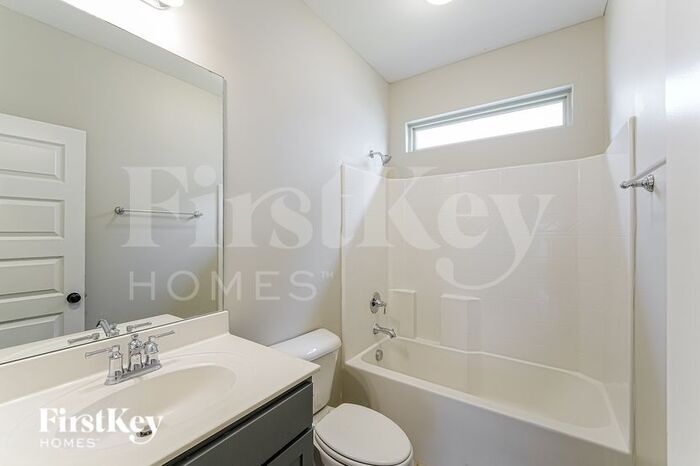 Building Photo - 1360 Woodridge Pl