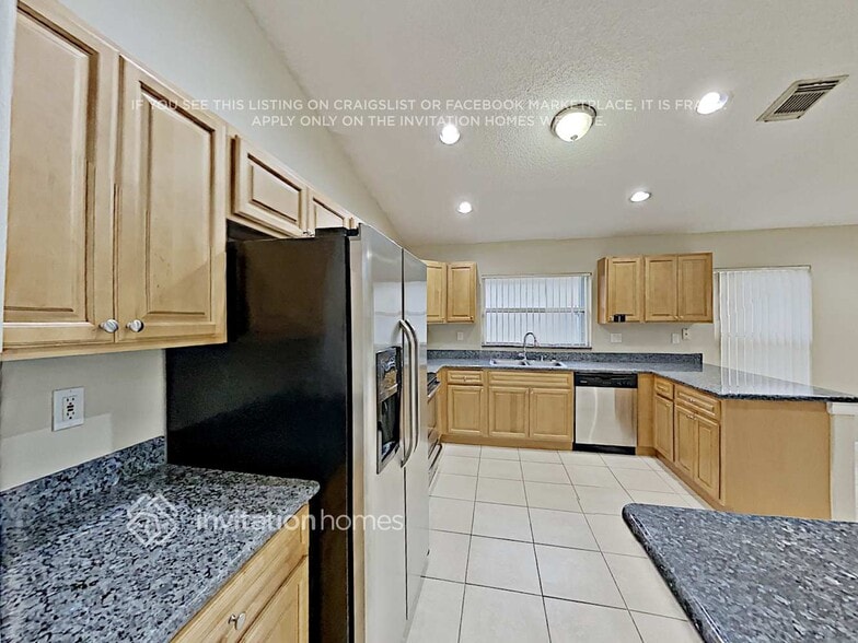 Building Photo - 4929 SW 33rd Ave