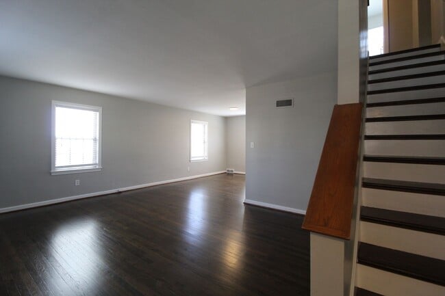 Building Photo - April FREE On This 2 Bedroom 2 Bath Duplex In The Waldo Area