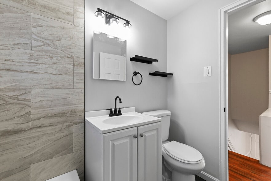 Building Photo - 2809 16th Rd S