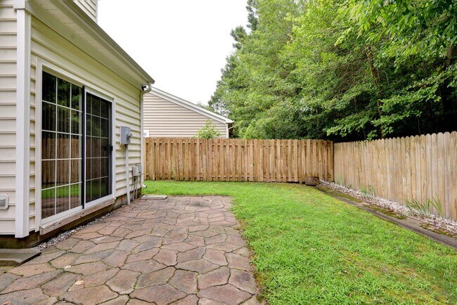 Building Photo - Spacious Duplex in Willow Lakes