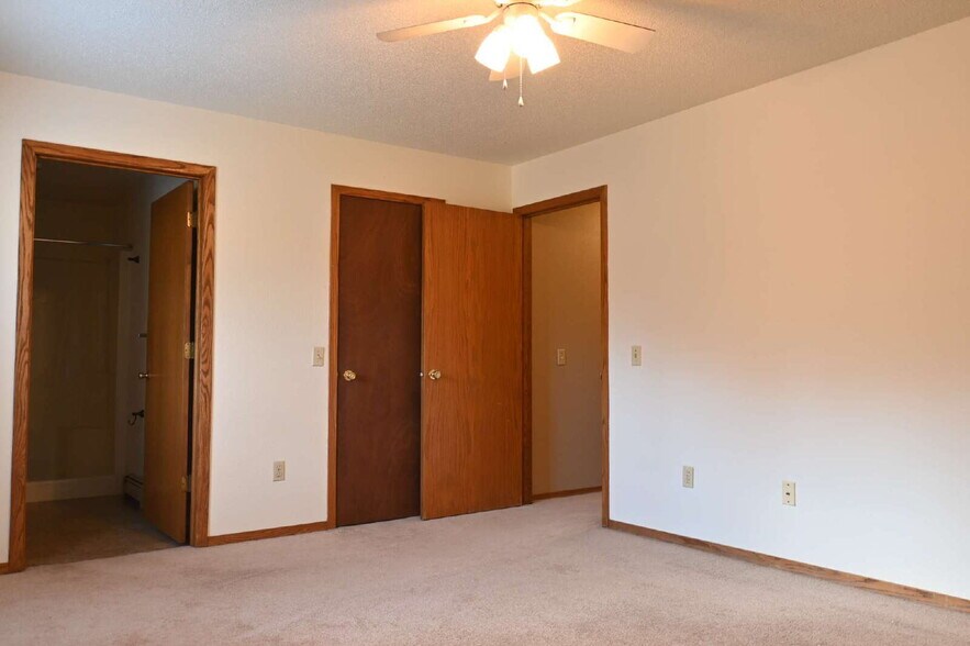 Building Photo - 1401 River View Ave