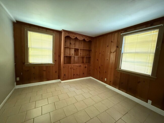 Building Photo - 928 Rodney Dr