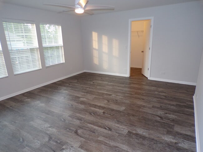 Building Photo - 1595 Millbrook Dr