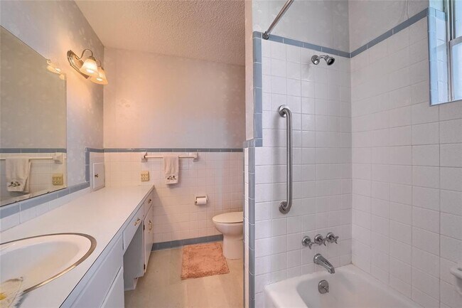 Building Photo - 801 Fm 971