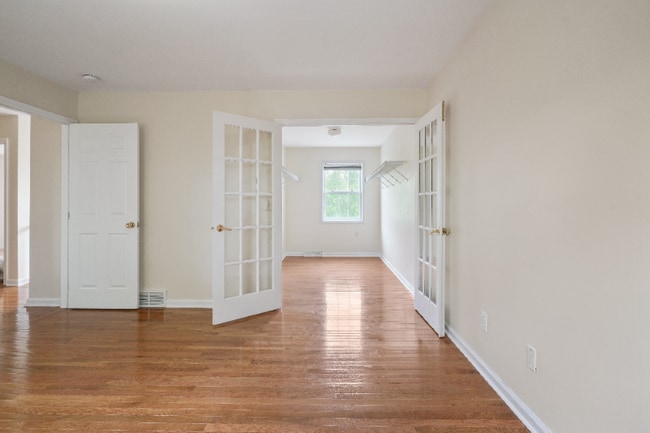 Building Photo - 13 Mallard Dr