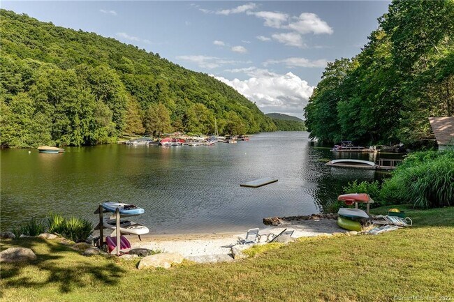 Building Photo - 8 Cedar Point Dr