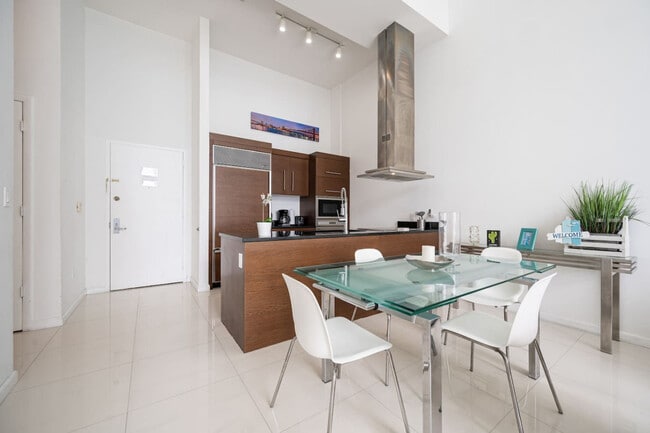 Building Photo - 485 Brickell Ave