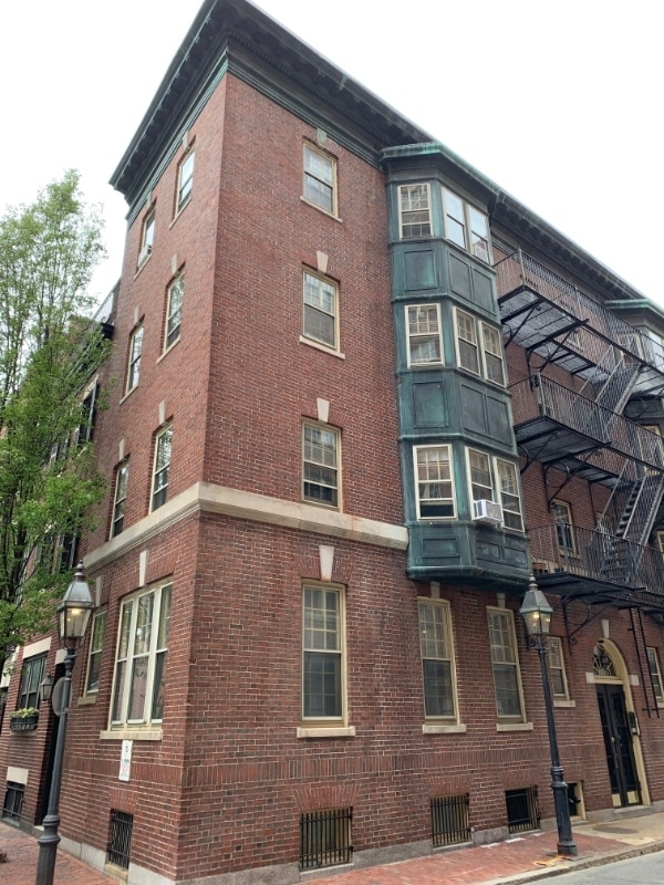 Building Photo - 16 River St