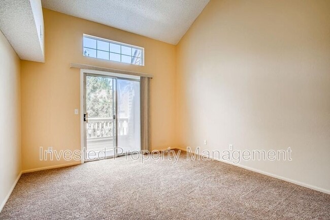 Building Photo - 979 S Miller St