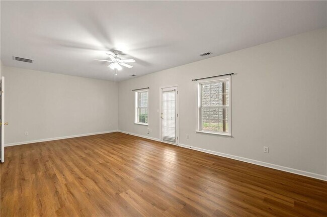 Building Photo - 10870 Brunson Dr