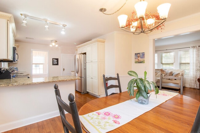 Building Photo - 315 S Orchard St