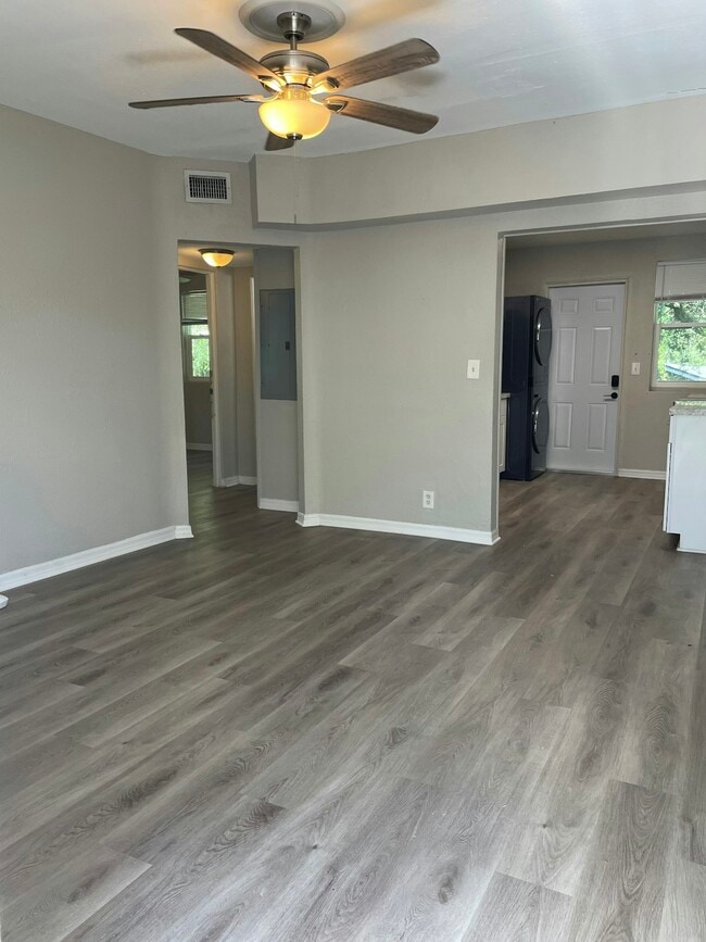 Building Photo - 1575 W 19th St