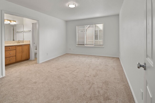 Building Photo - 1611 SW San Mateo Terrace