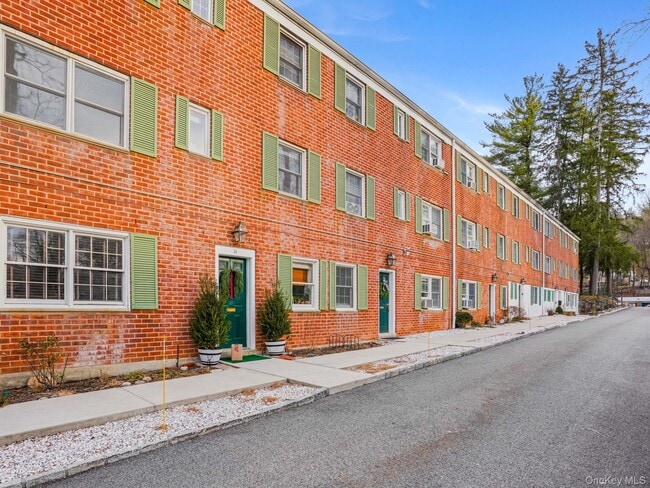 Building Photo - 600 Bedford Rd