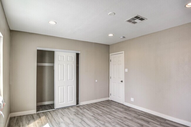 Building Photo - 4005 N 15th Ave