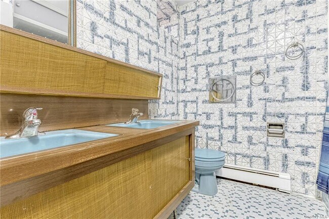 Building Photo - 9 Cloverdale Ln