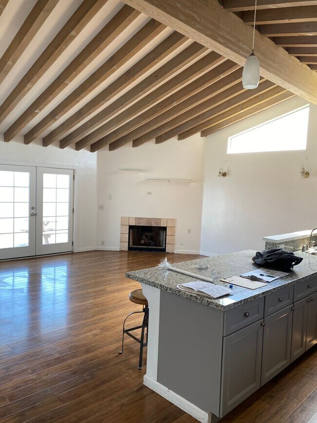 Building Photo - 6557 Del Playa Dr