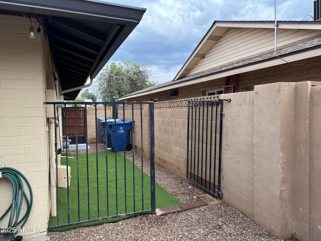 Building Photo - 4410 S Rita Ln