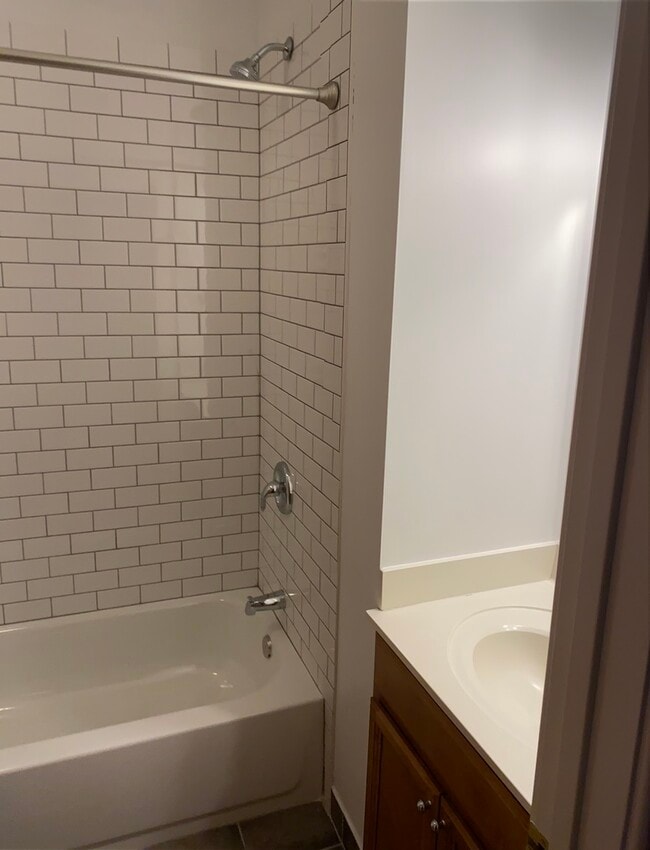 Building Photo - 1227 N Cleaver St