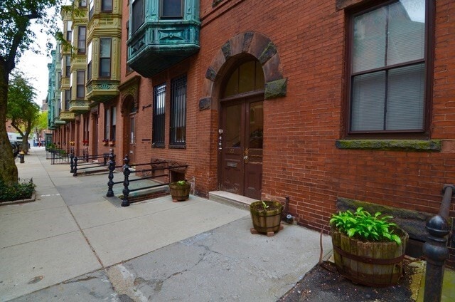 Building Photo - 22 Isabella St