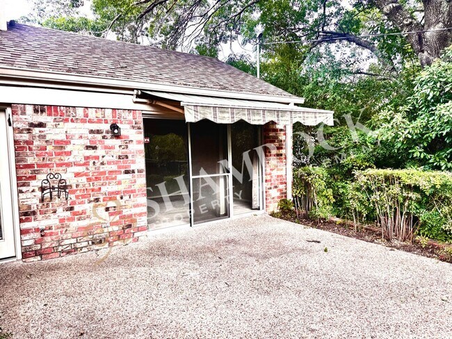 Building Photo - 3206 Creekwood Cir