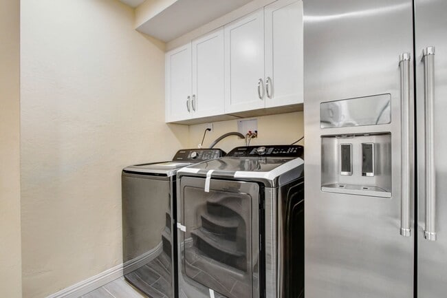 Building Photo - La Canada Townhouse In the Golf Course Com...