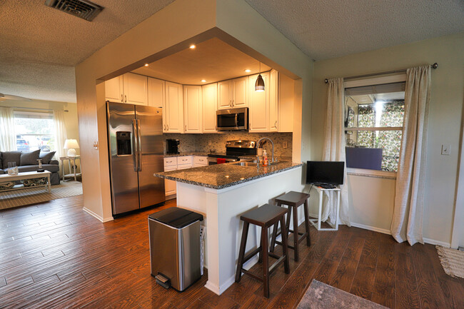 Building Photo - 4215 Pandora Rd