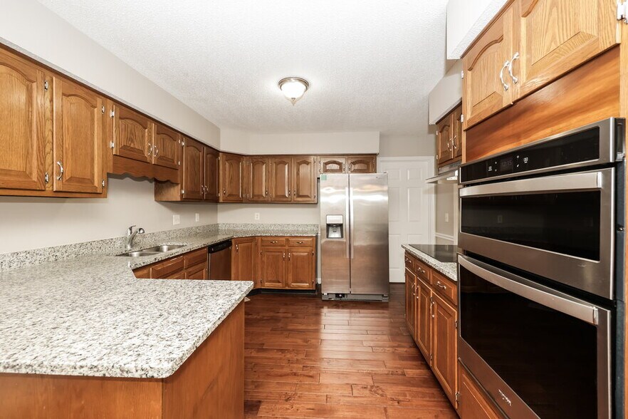 Building Photo - 3933 Hillshire Dr