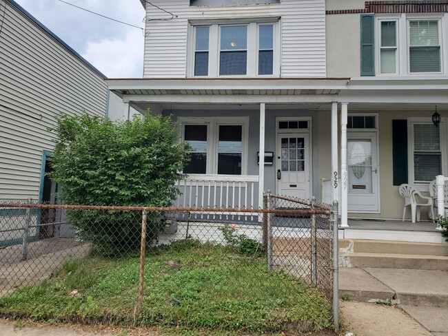 Building Photo - 3 Bedroom, 1 Bath in Manheim Township Scho...