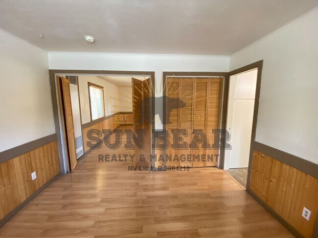 Building Photo - 872 Tanager St