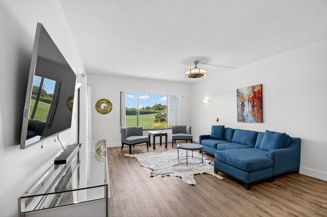 Building Photo - 830 Greensward Ct