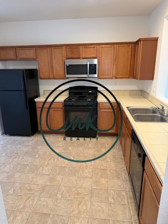 Building Photo - Dayton Home in Gated Community