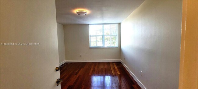 Building Photo - 19555 E Country Club Dr