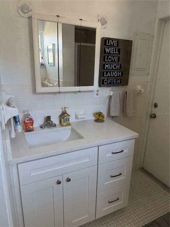 Building Photo - 3601 Saxon Dr