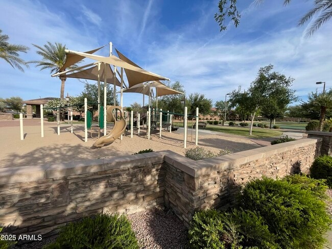 Building Photo - 712 W San Carlos Way