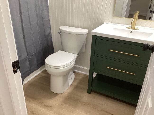 Building Photo - 3 Bed 1.5 bath House