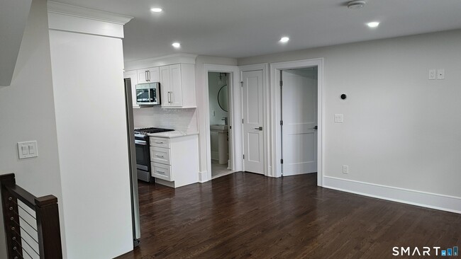 Building Photo - 42 Poe Ct