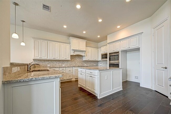 Building Photo - 28214 Evergreen Cove Ln