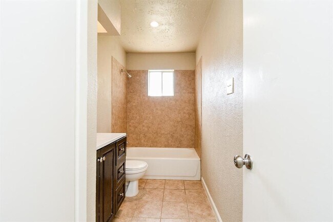 Building Photo - 15222 Morning Dove Dr