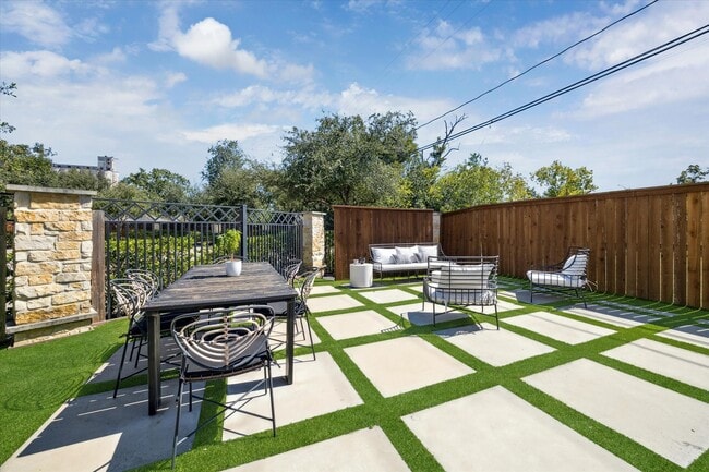 Building Photo - 6609 Basal Woods Way