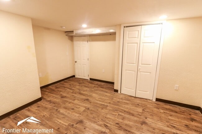 Building Photo - Awesome 5 Bedroom home near campus and Agg...