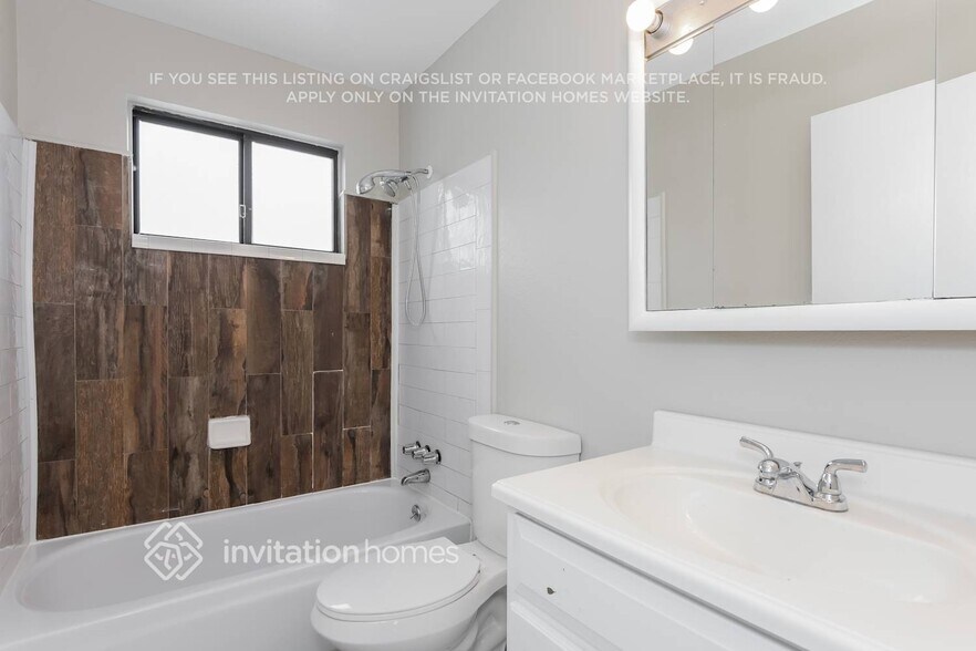 Building Photo - 9620 W 104th Dr