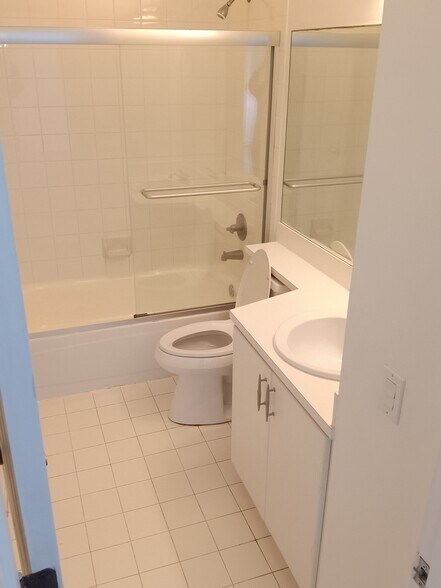 Building Photo - 6940 NW 173rd Dr