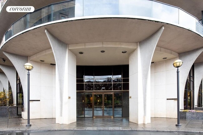 Building Photo - 200 Central Park S