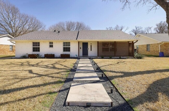 Building Photo - 10282 Vinemont St