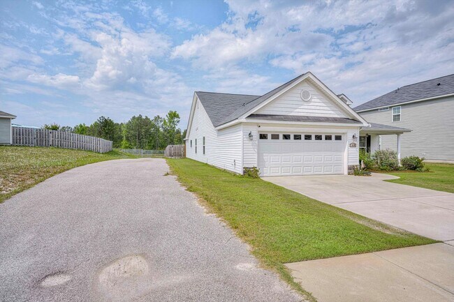 Building Photo - 858 Goodale Dr