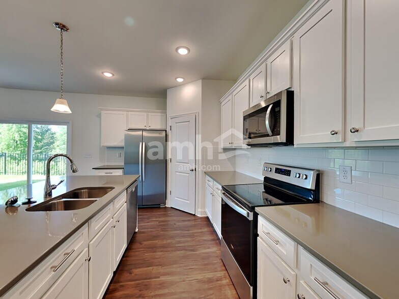 Building Photo - 608 Alcovy Walk Dr