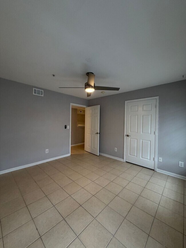 Building Photo - Newly Upgraded and Spacious 2B/2B Unfurnished Condo near Beach in Destin!